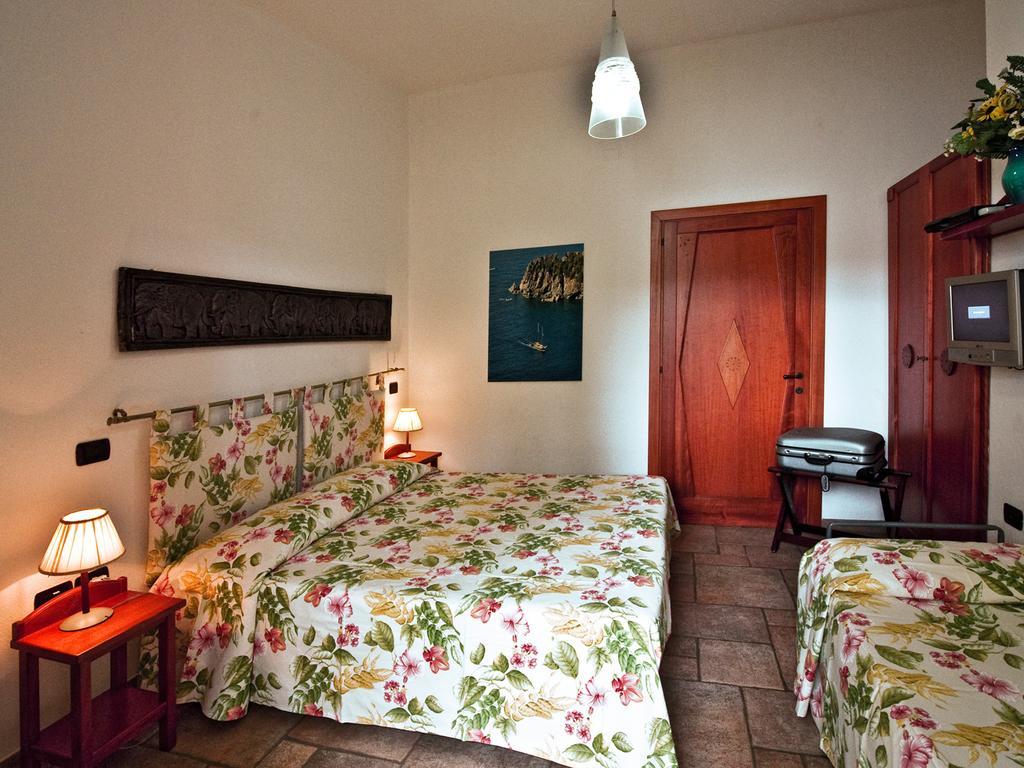 Villaggio Camping Spiaggia Del Riso Villasimius Habitación foto