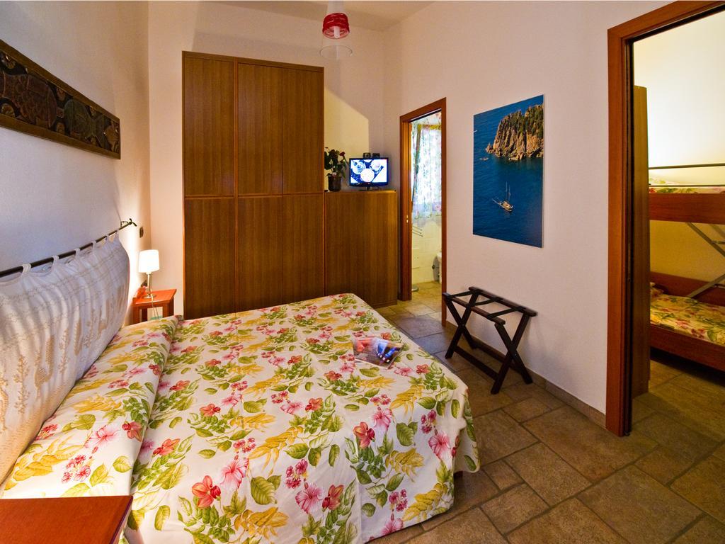 Villaggio Camping Spiaggia Del Riso Villasimius Habitación foto