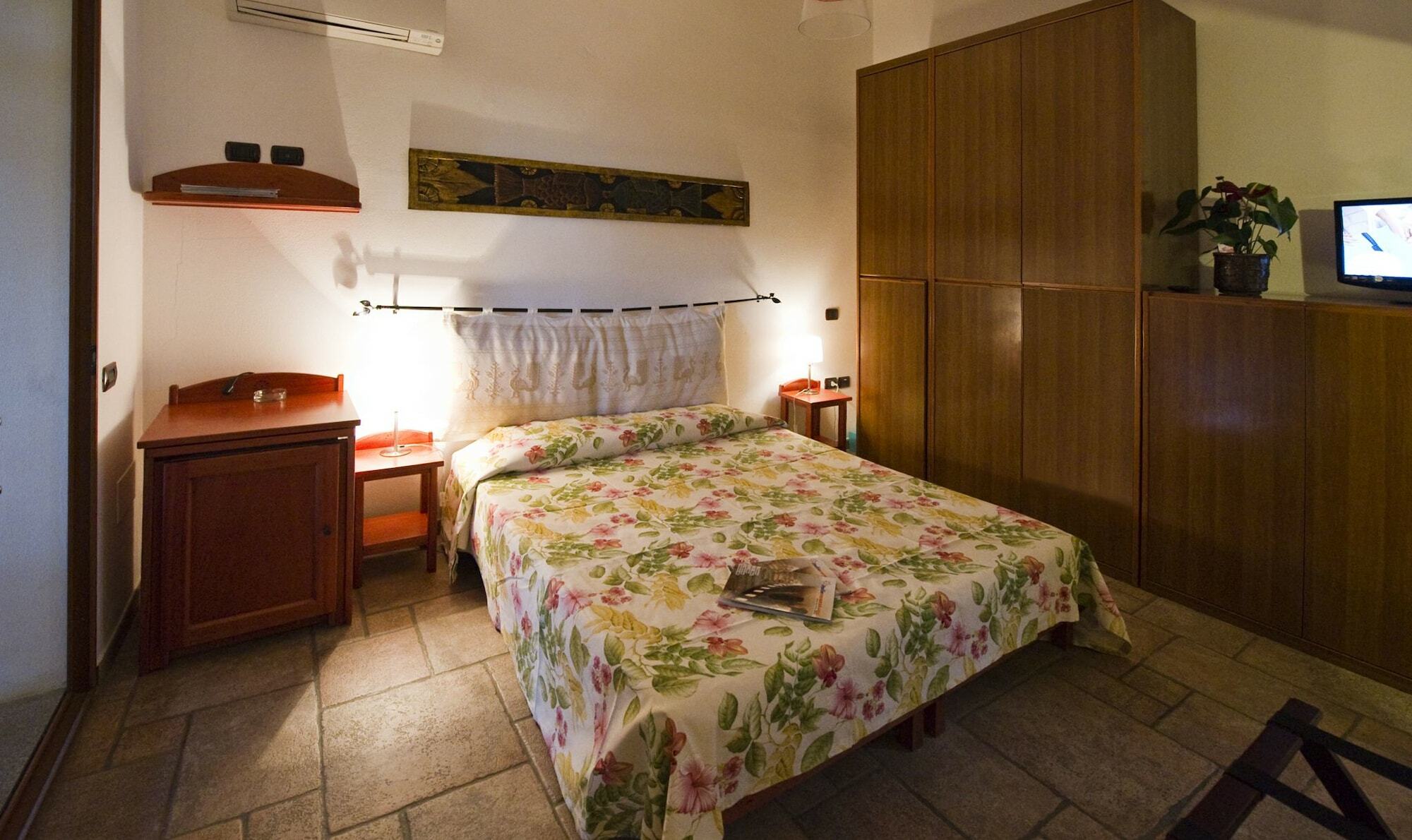 Villaggio Camping Spiaggia Del Riso Villasimius Exterior foto